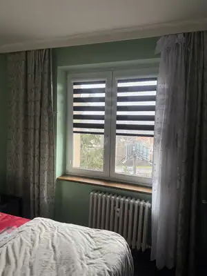 Detail rolet den a noc Slaný – regulace světla a elegantní stínění
