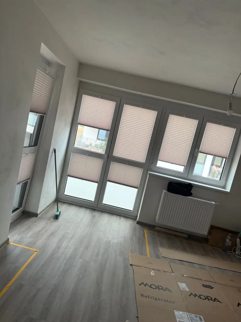 Plisé rolety v obývacím pokoji - Praha